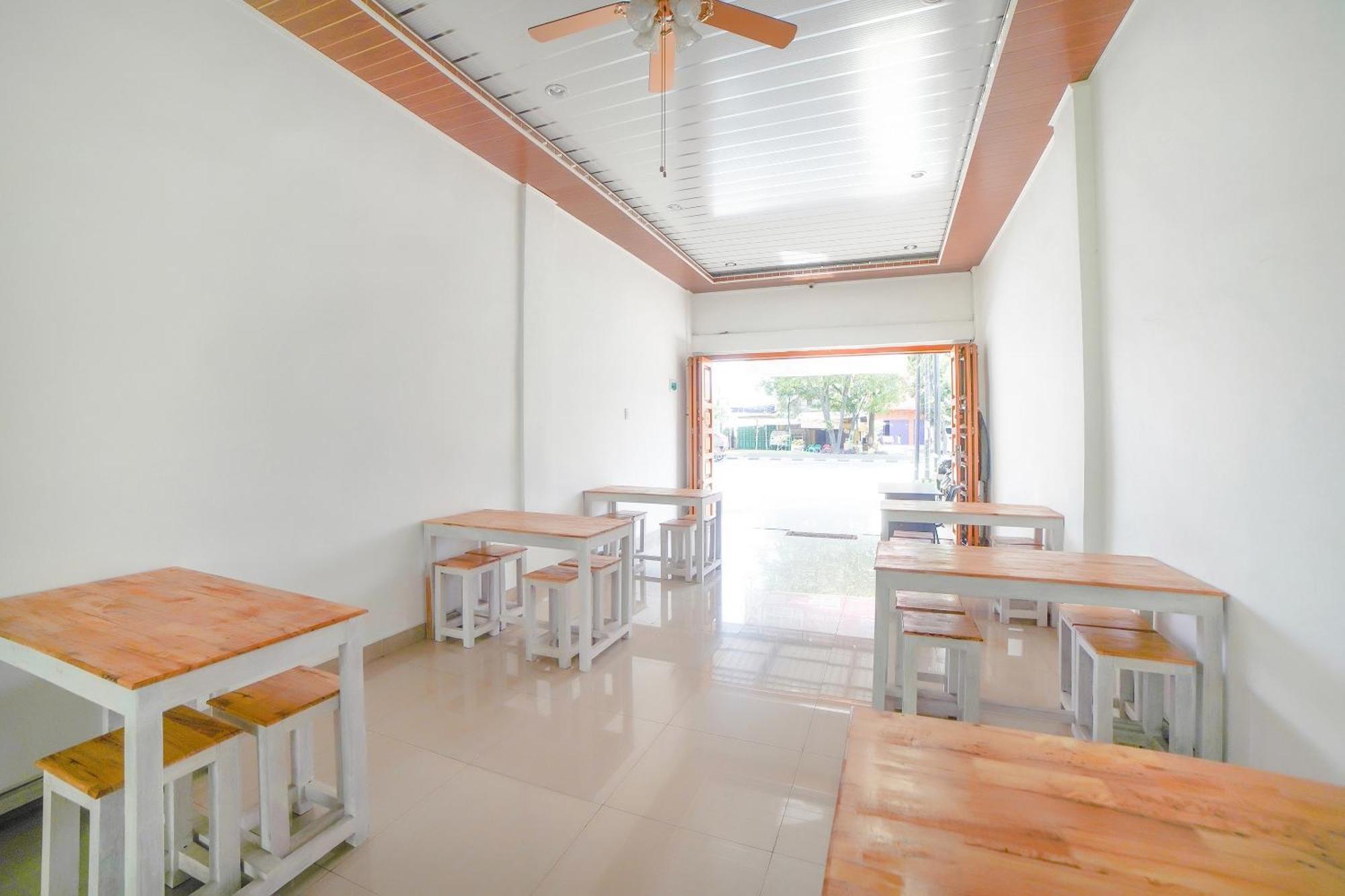Super Oyo 90457 Anara Residence & Guest House Медан Екстериор снимка